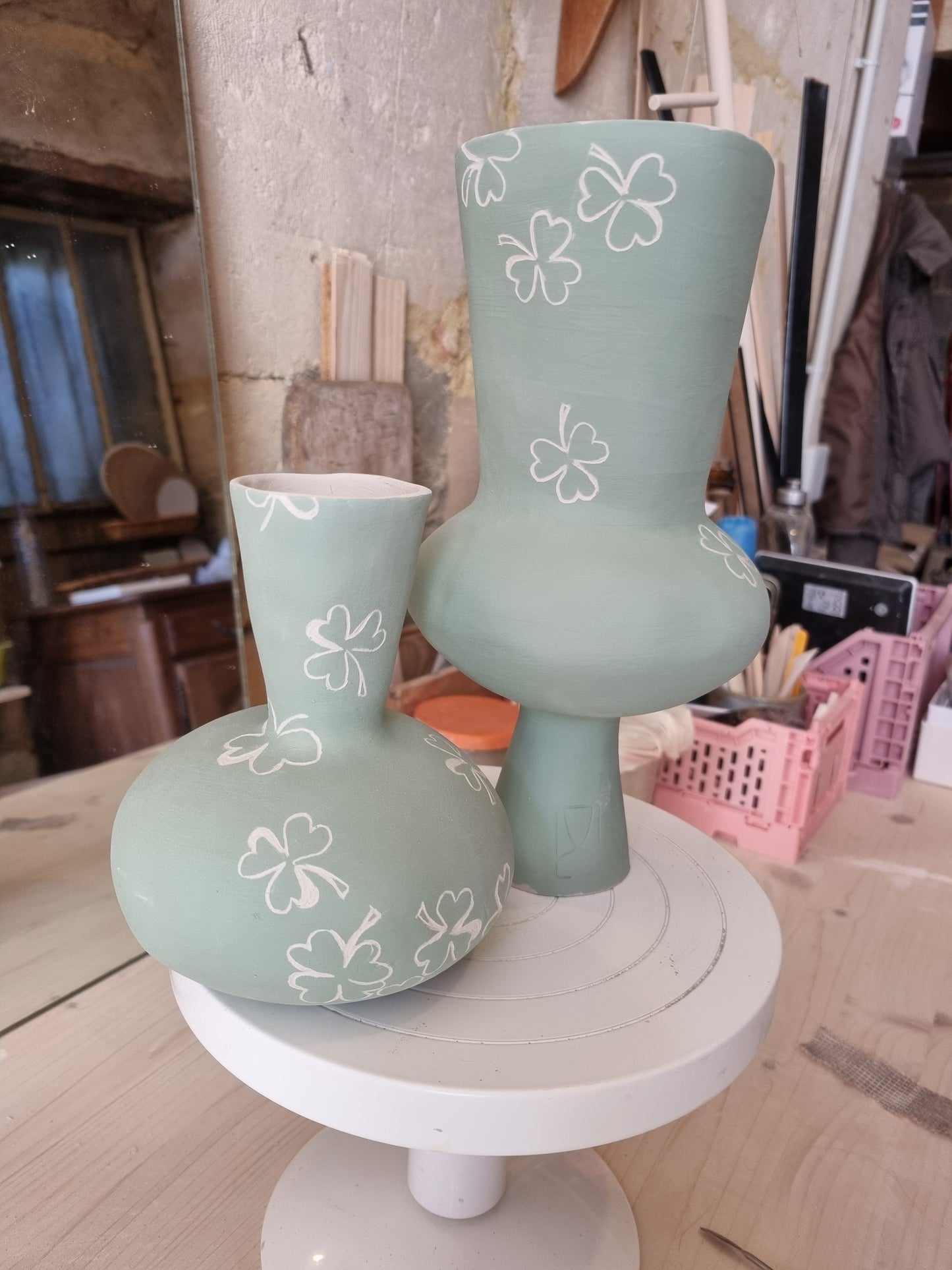 Vases find the Lucky clover